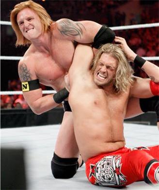 Stalker Game. - Page 10 Edge-Having-Tough-Time-With-Heath-Slater