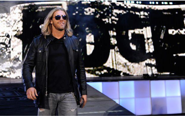 แก้โปร Dave Daveilt (Dave Rollins เดิม) Edge-Wearing-Black-Jacket