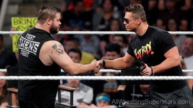 Resultados RAW 177 desde Montreal, Canada Kevin-Owens-Hand-Shaking-With-The-Miz