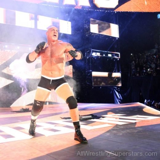 Resultados segunda noche de WrestleMania 13. Goldberg-Entranc-e-520x520