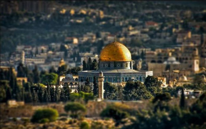 US official: Trump may declare Jerusalem as the capital of "Israel" Wednesday %D8%A7%D9%84%D9%82%D8%AF%D8%B3-696x435