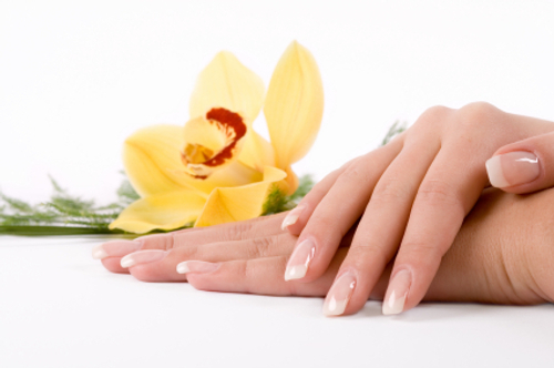 كيفية الأهتمام بالأظافر وحلول لمشاكلها Nails