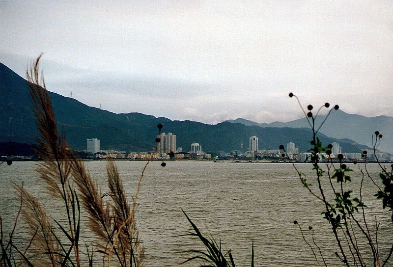 مدبنة شينزين أو شنتشن 深圳 .. الصين - ذات ألأغلبية المسلمة Blick-von-Hong-Kong-nach-Shenzhen