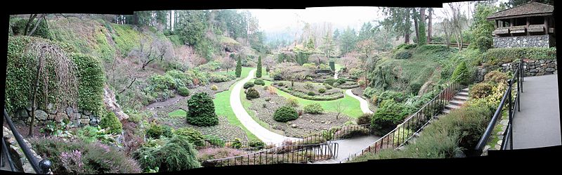  بوتشارت في كندا  Butchart-Sunken-Garden-Panoramic