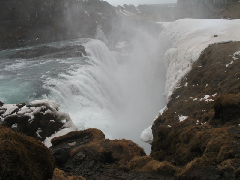  الشلال الذهبي Gullfoss في جنوب غرب ايسلندا Gullfoss-in-late-March-2007