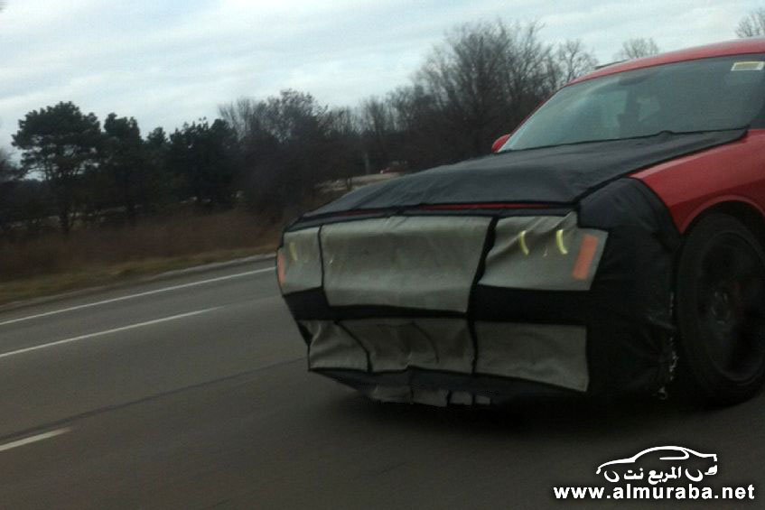 “صور تجسسية” دودج تشالنجر 2015 الجديدة كلياً Dodge Challnger 2015-dodge-challenger-spied-front