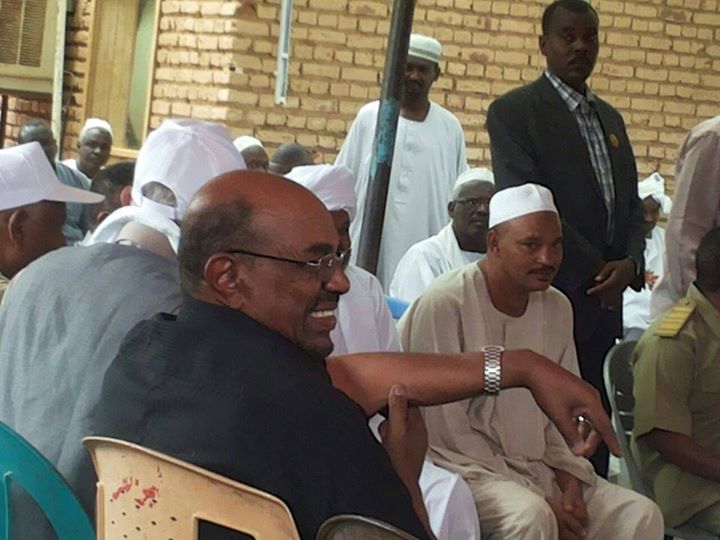 تواضع الرئيس السوداني عمر البشير %D8%AA%D9%88%D8%A7%D8%B6%D8%B9-%D8%A7%D9%84%D8%A8%D8%B4%D9%8A%D8%B1