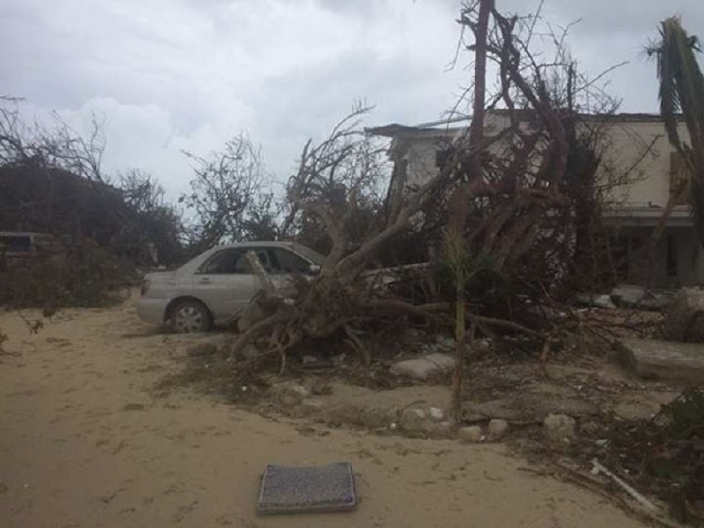 Nećete preživeti kad uragan udari, BEŽITE SVI"  - Page 2 Uragan%20Irma%20na%20ostrvu%20Sveti%20Martin%205_1000x0