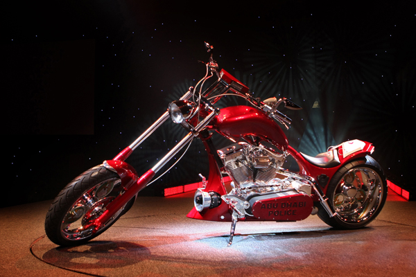 دراجه الصقر التي صممتها شركه orange county choppers لشرطه ابوظبي Albarzah-5c43f7c911