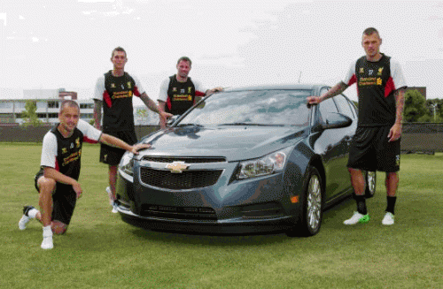 Cesa GM a Ewanick (Merca) en EEUU; firmó por el Manchester United Chevrolet-patrocinador-del-Liverpool-500x327