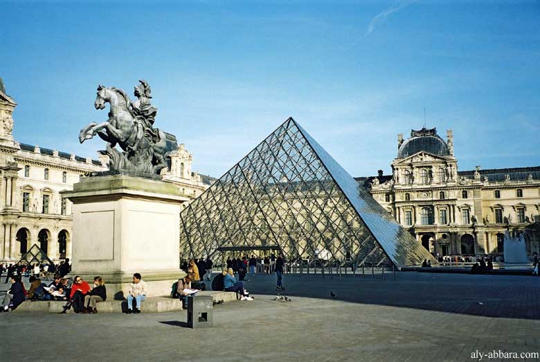 Vivir Pars en 24 horas, 7 planes infaltables Paris_louvr_pyramide_3