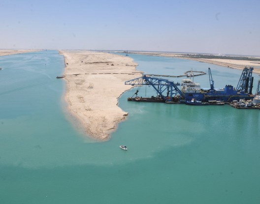 مصر تستعد لاحتفالات افتتاح قناة السويس بحضور السيسي Arial-view-of-the-New-Suez-Canal-works-528x415