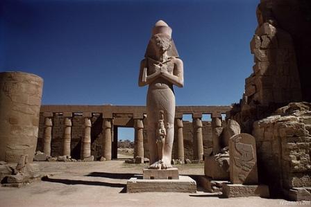 20 mejores países de Oriente Estatua_egipto