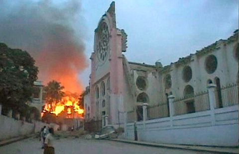 SÉISME EN HAÏTI : L'AIDE HUMANITAIRE S'ORGANISE... Haiti-cathedrale