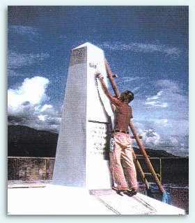 Retour à Diên Biên Phu, les collines des combats Monument_dbp_rodel1