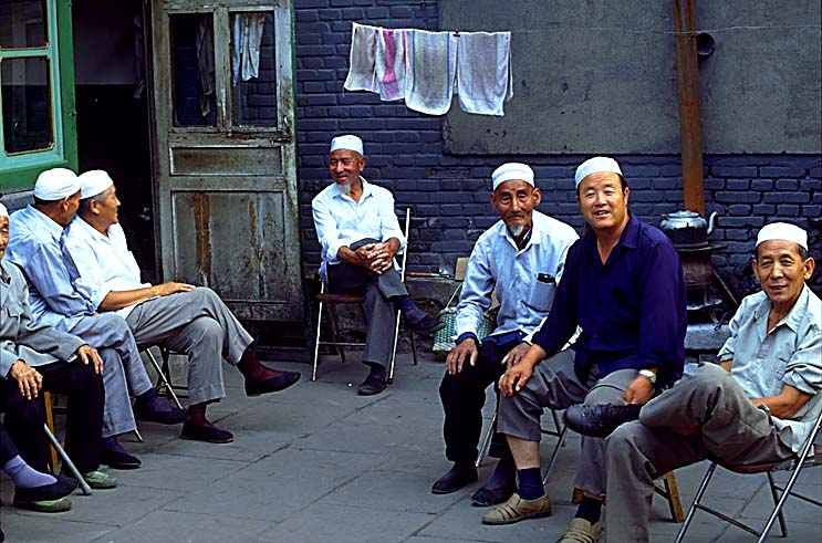 مساجد و جوامع العالم Mosque-old-men