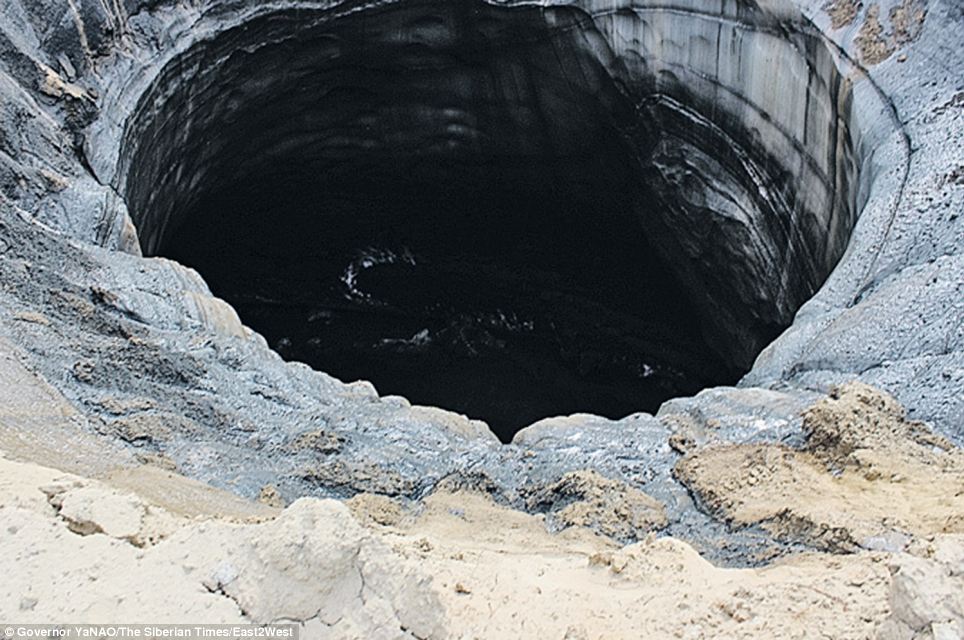 A new crater has been found in Russia after a mass UFO sighting Article-2708345-2010CA3000000578-948_964x640