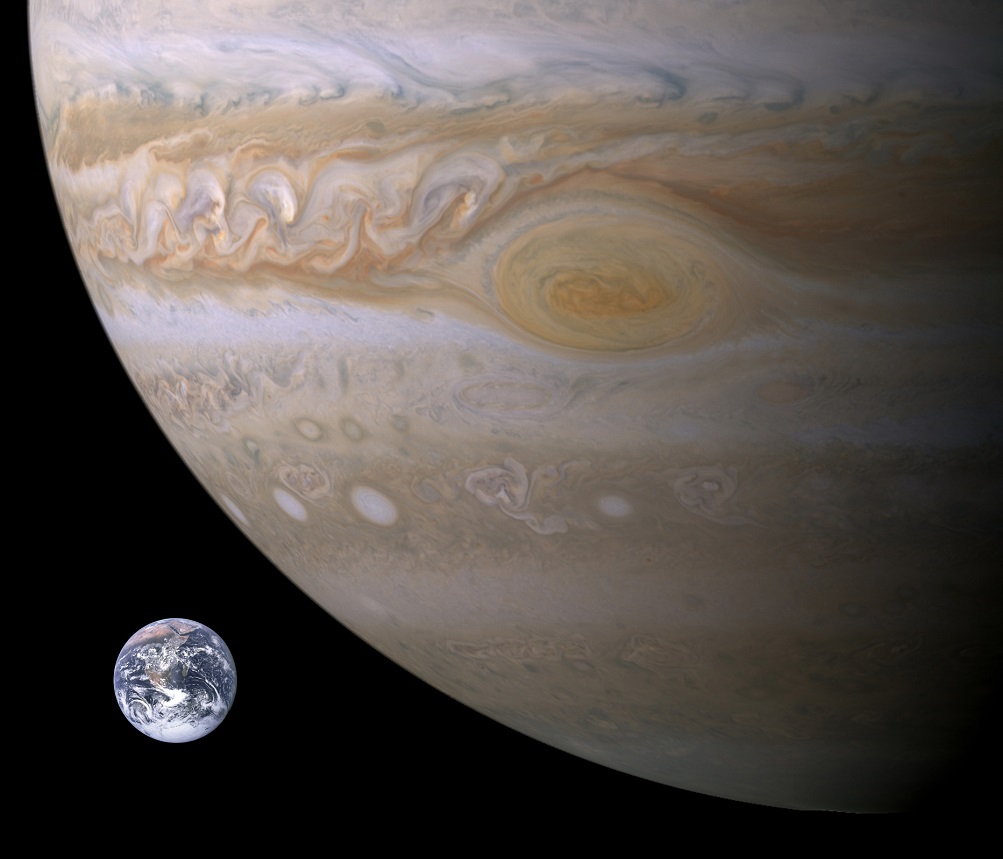 30 images that will make you RECONSIDER your ENTIRE existence Jupiter-Earth-Spot_comparison