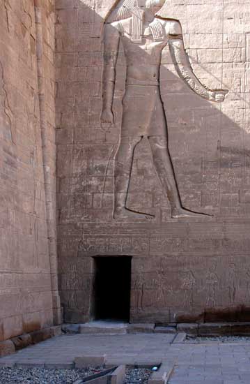 Temple of Horus at Edfu, Egypt.....معبد حورس بادفو Picture%20234001