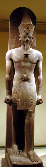 متحف الاقصر>>Luxor Museum> Amenhotep%20III%20statue%201