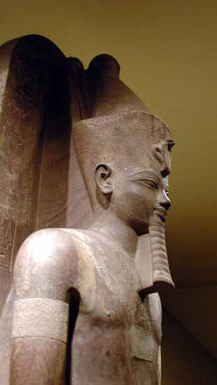 متحف الاقصر>>Luxor Museum> Amenhotep%20III%20statue%203