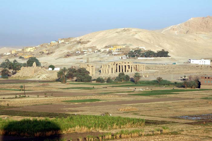 معبد الرمسيوم ...Mortuary temple of Ramesses II  Ramesseum_001