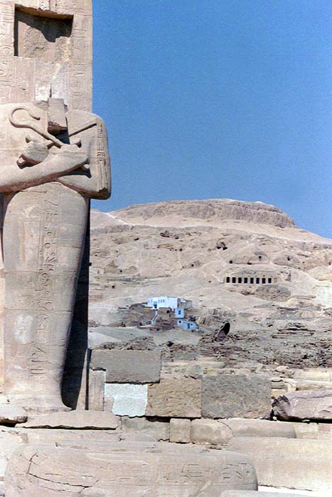 معبد الرمسيوم ...Mortuary temple of Ramesses II  Ramesseum_003