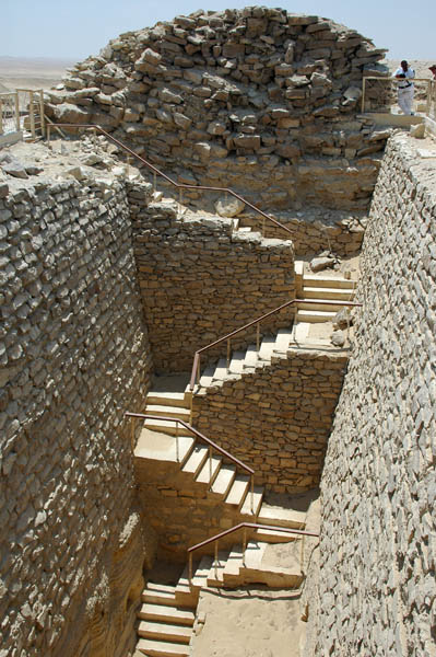 هرم زوسر المدرج بسقاره.....Djoser's Step Pyramid at Saqqara Saqqara_jul_2006_0093