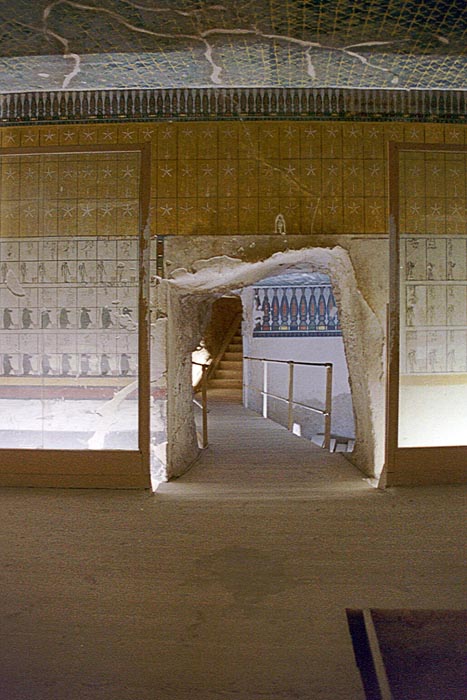 وادى الملوك...تحتمس الثالث..valley-of-kings_04  Valley of the Kings. KV34, Tomb of Thutmose III Valley-of-kings_08