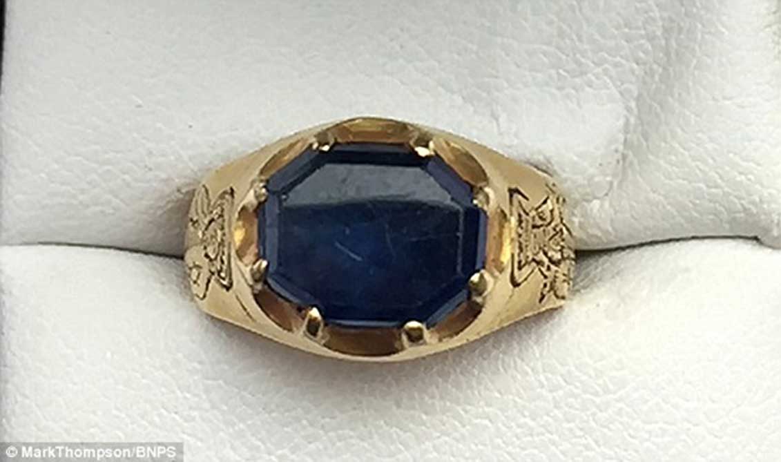 Encuentran en el bosque de Sherwood anillo medieval de oro que podría valer una pequeña fortuna Anillo-medieval