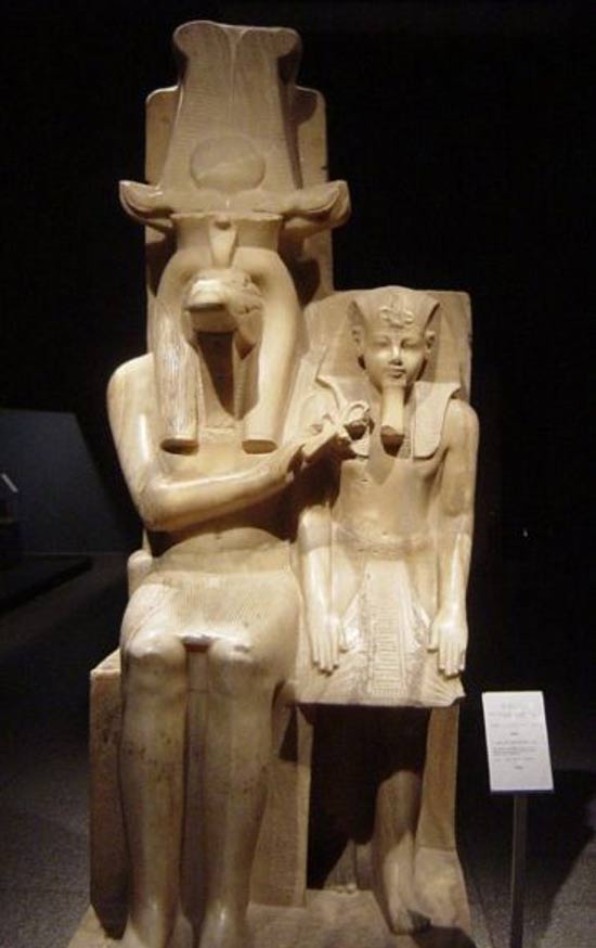 dragon - Sobeknefru. Primera faraona y reina de la corte del dragón. Statue-of-Sobek-and-Amenhotep-III