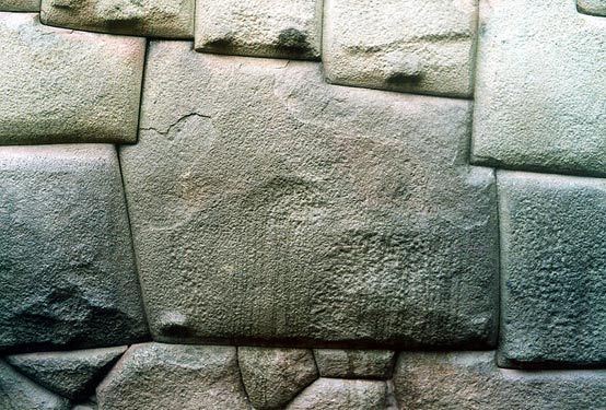 Thirteen-angle stone discovered in ancient Inca wall reveals incredible skill of masons Twelve-angle-stone-hatun-cuzco