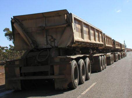 Road Trains in Australien P4221147