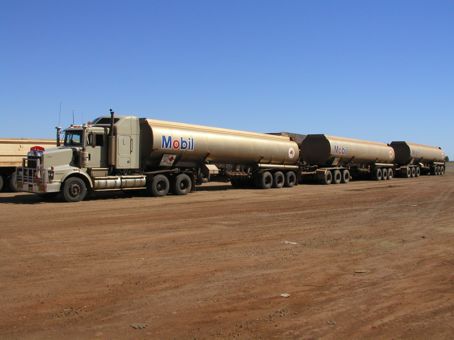 Road Trains in Australien P6292772