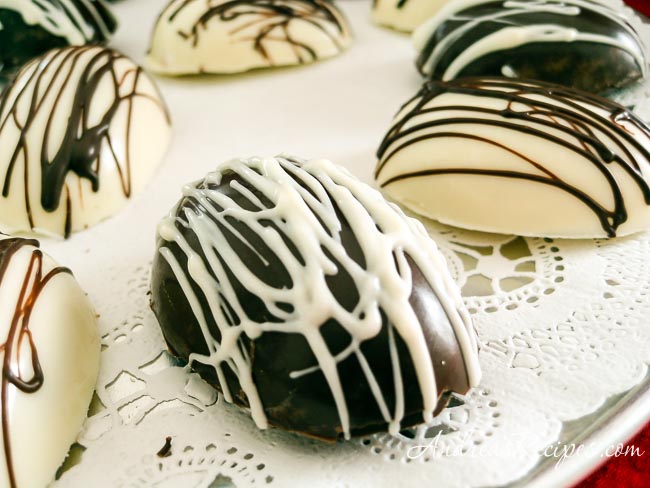 Top dpart Annick Filled_chocolate_Easter_eggs_closeup