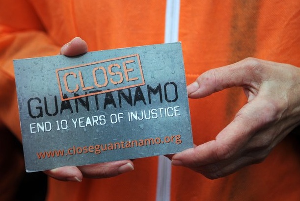 Prisonniers de Guantanamo : qui sont-ils et pourquoi sont-ils en détention illimitée ? Close-guantanamo-rain