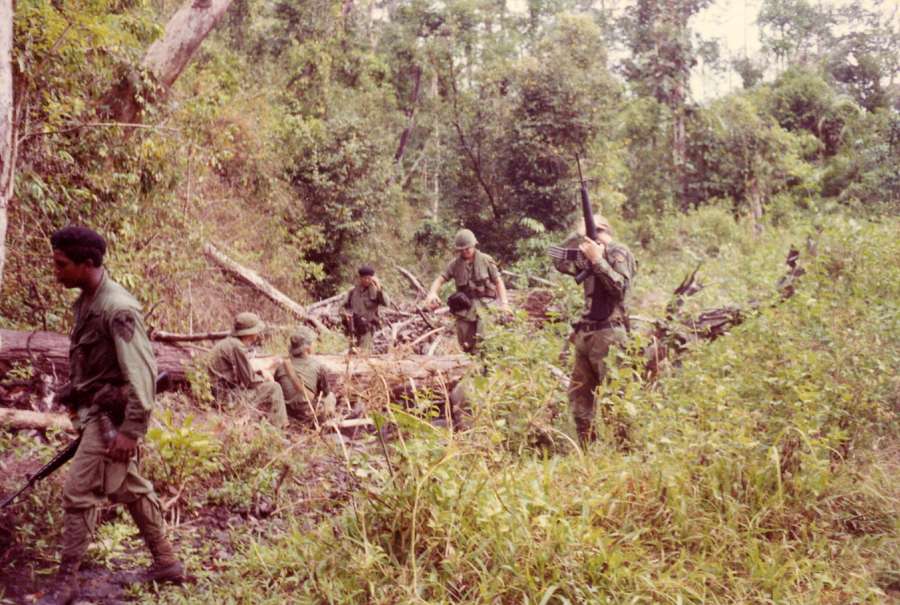 NAM IMAGES - Página 2 Williams_jr_skull_on_patrol_1971_72