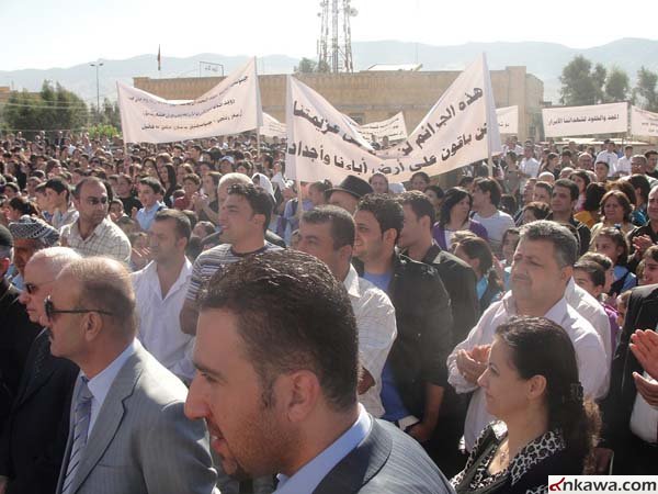 حشود كبيرة من ابناء شعبنا في دهوك يلبون الدعوة المشتركة التي اطلقتها خمسة من احزاب شعبنا QqDSC02664%20%2850%29