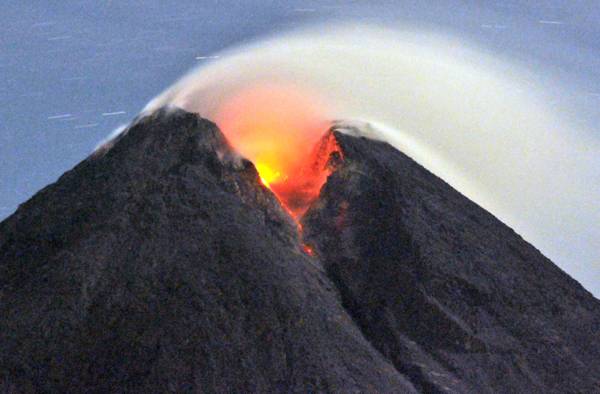 Paesaggio dopo l'eruzione di un vulcano in Indonesia 1337513ea255c341de4057dcf49d3d68