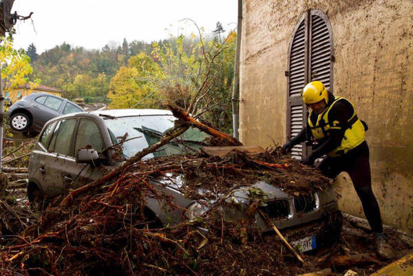 2011 - 25 ottobre 2011 alluvione liguria di levante (alto massese) - Pagina 2 Aa33fbbbacce220255c74cadff7ede59