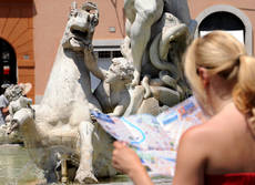 ROMA, VANDALI IN AZIONE A PIAZZA NAVONA In103yo8X_20080703