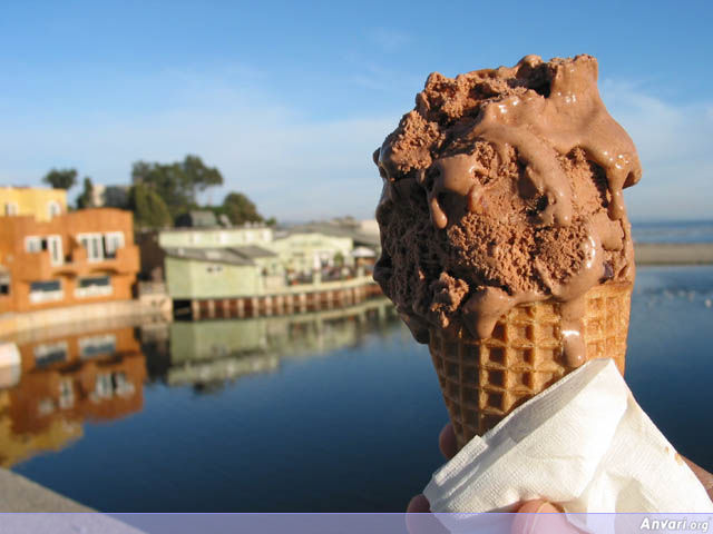مزاجي بصوره - صفحة 4 Mexican_Chocolate_Ice_Cream_Cone