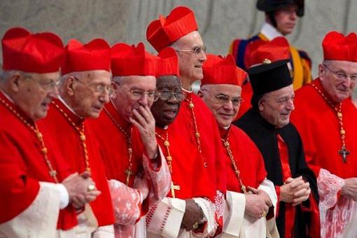 Como es Dios - Página 3 Cardenales_en_el_vaticano_4-3_13