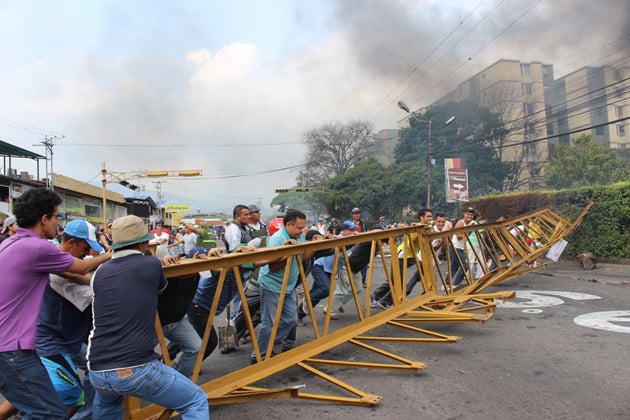 Venezuela hoy, la revolucion continua (2° parte) - Página 5 Vecinos36300303