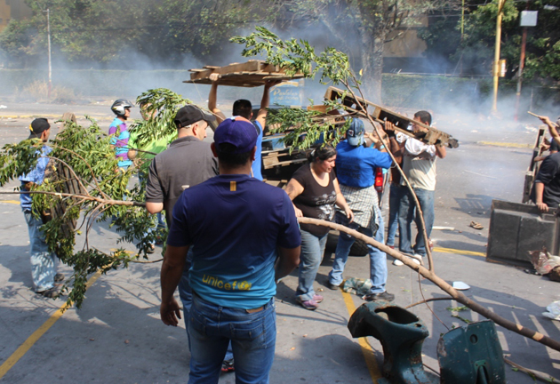 Venezuela hoy, la revolucion continua (2° parte) - Página 5 Vecinos66300303