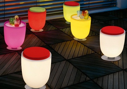 اخر صيحات ديكور حفلات الزفاف 679b1_modoluce-light-up-furniture-campanone-pouff-1