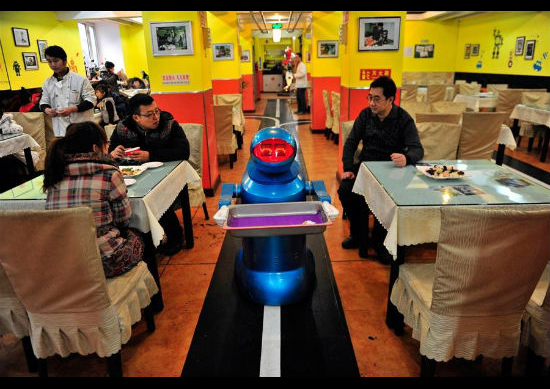  مطعم صيني يوظف ” الروبوتات ” لخدمة الضيوف Robot-1