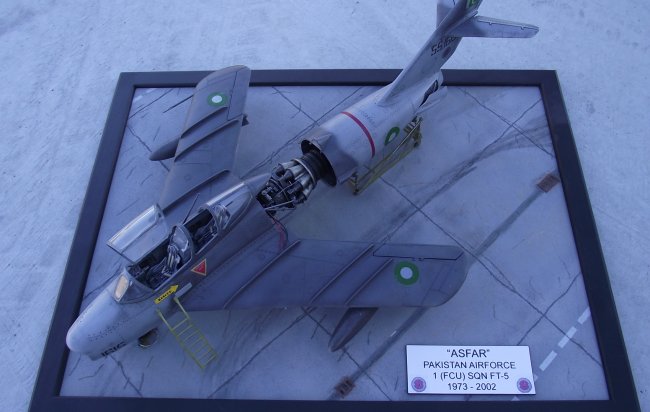 * 1/72 Yakovlev Yak 17 UTI    AMODEL - Page 2 01