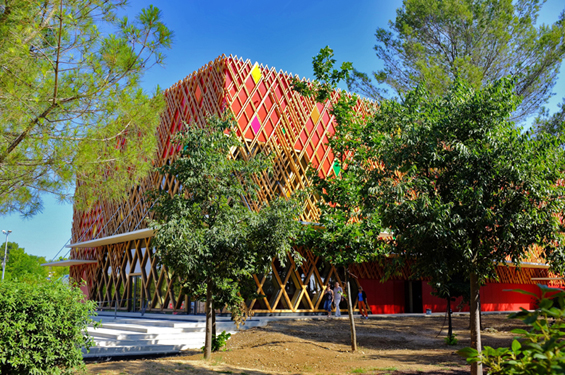 Montpellier (34) : a+ Architecture : Théâtre Jean-Claude Carrière 3060-architecture-design-muuuz-magazine-blog-decoration-interieur-art-maison-architecte-a-carriere-montpellier-bois-salle-eco-02