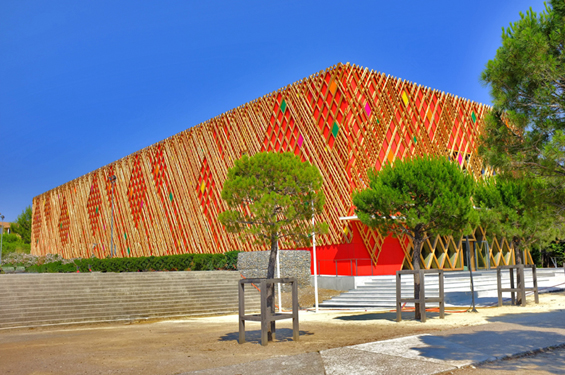 Montpellier (34) : a+ Architecture : Théâtre Jean-Claude Carrière 3060-architecture-design-muuuz-magazine-blog-decoration-interieur-art-maison-architecte-a-carriere-montpellier-bois-salle-eco-04